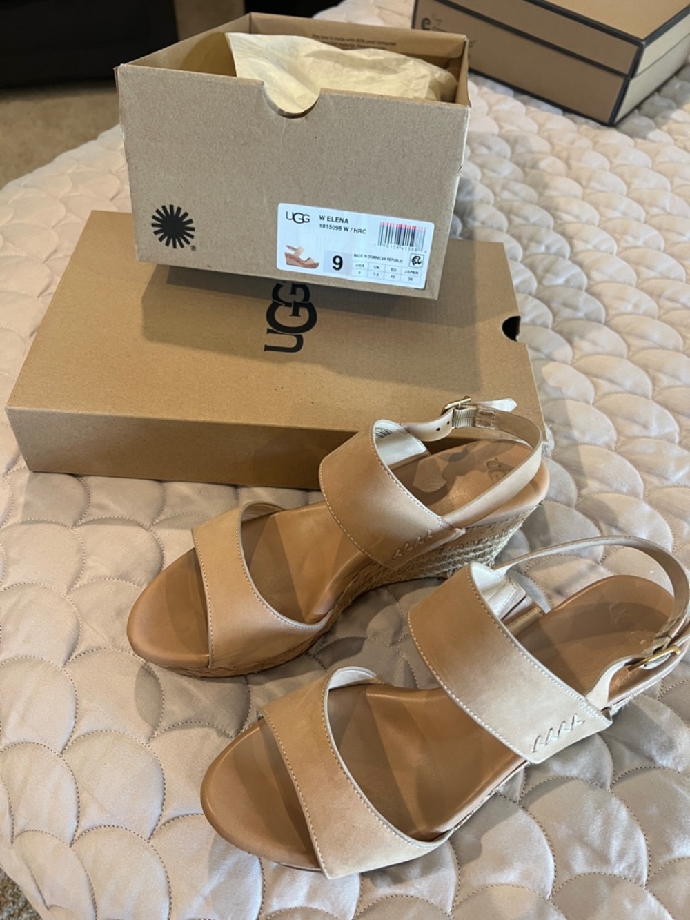 UGG W Elena Wedge Sandals in Chestnut Tan